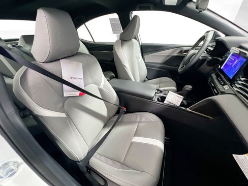 Used 2026 Toyota Camry SE FWD image 30