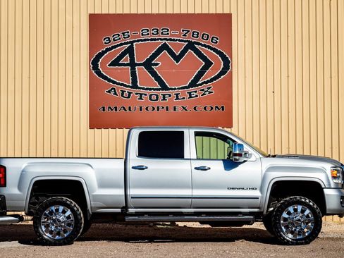 Used 2019 GMC Sierra 2500 Denali w/ Duramax Plus Package image 2