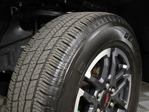 Used 2024 Toyota Tacoma TRD Sport image 9