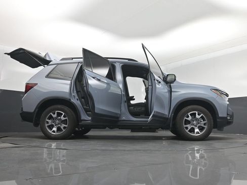Used 2023 Honda Passport TrailSport image 7