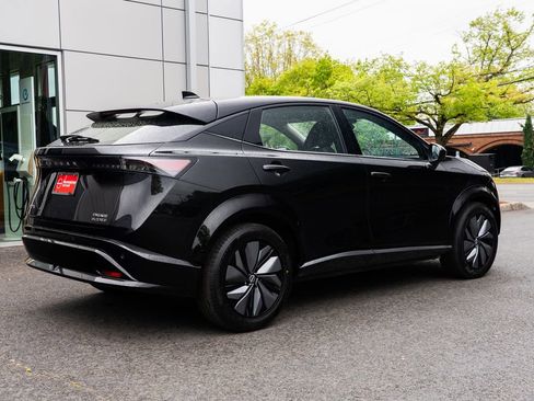 Used 2023 Nissan Ariya AWD image 6