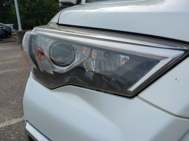 Used 2016 Toyota 4Runner Limited w/ Four Season Floor Mat Package AWD/4WD image 10