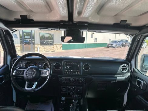 Used 2020 Jeep Gladiator Overland AWD/4WD image 27