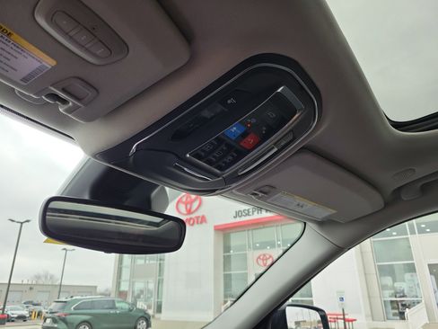 Used 2024 Jeep Grand Cherokee Limited image 30