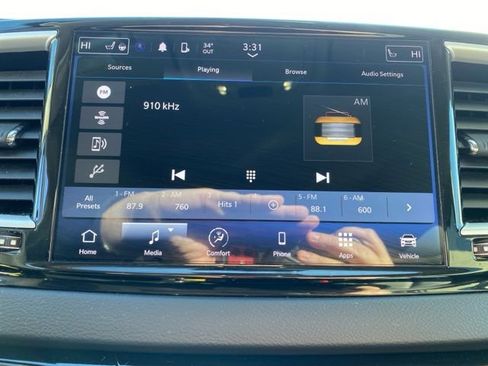 Used 2023 Chrysler Pacifica Touring-L image 23