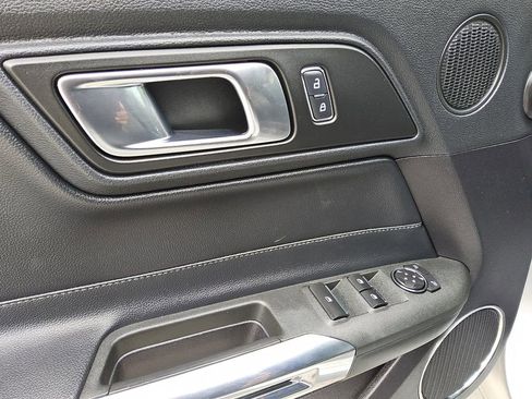 Used 2019 Ford Mustang Premium image 18