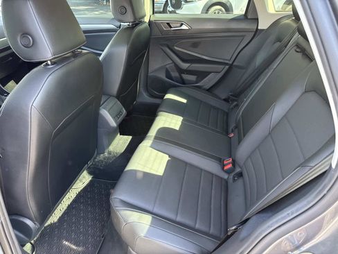 Used 2021 Volkswagen Jetta SE w/ SE Cold Weather Package image 13