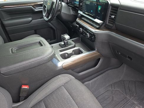 Used 2022 Chevrolet Silverado 1500 LT w/ Z71 Off-Road Package image 17