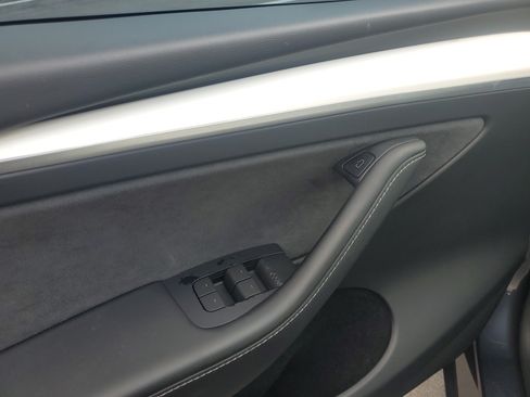 Used 2023 Tesla Model Y Long Range AWD/4WD image 10