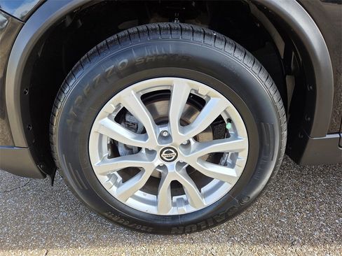 Used 2020 Nissan Rogue SV image 27