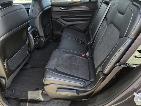 New 2025 Jeep Grand Cherokee L Altitude image 16