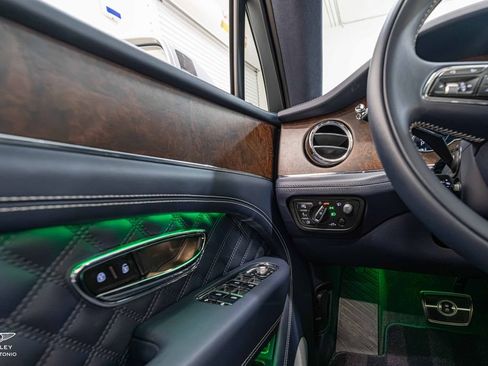 Used 2023 Bentley Bentayga AWD/4WD image 47