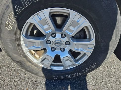 Used 2019 Nissan Titan SV w/ SV Convenience Package image 39