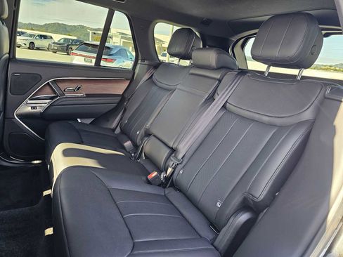 Used 2025 Land Rover Range Rover SE AWD/4WD image 17