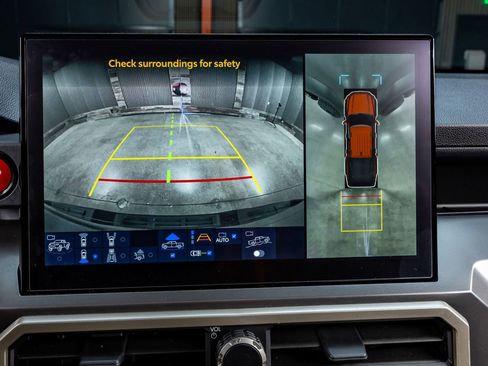 Used 2024 Toyota Tacoma TRD Off-Road w/ TRD Off Road Premium Package image 25