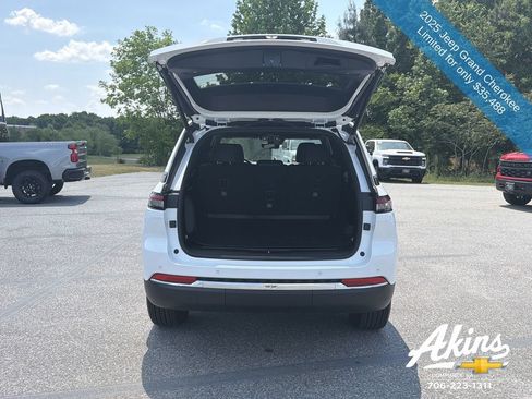 Used 2025 Jeep Grand Cherokee Limited w/ Trailer Tow Package RWD image 7