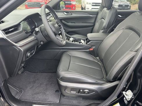 New 2025 Jeep Grand Cherokee L Overland image 9