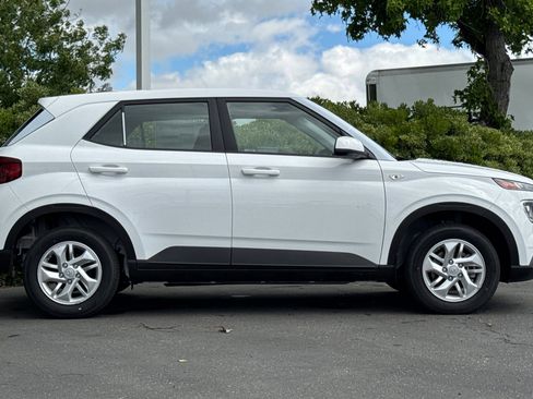 New 2026 Hyundai Venue SE FWD image 3