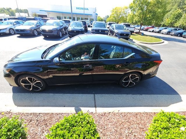 Used 2024 Nissan Altima 2.5 SR FWD image 1