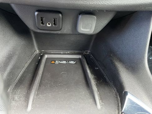 Used 2023 Chevrolet Traverse LT image 19