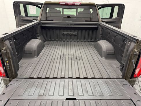 Used 2024 GMC Sierra 1500 AT4 w/ Technology Package AWD/4WD image 38