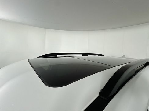 Used 2024 Honda Pilot Touring image 16