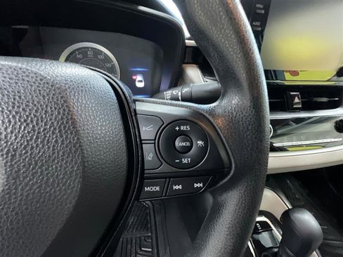 Used 2022 Toyota Corolla LE FWD image 16