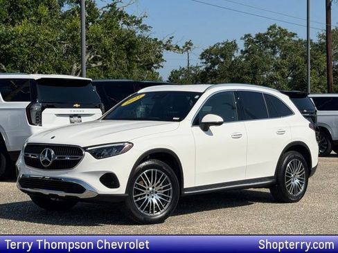 Used 2025 Mercedes-Benz GLC 300 4MATIC image 1