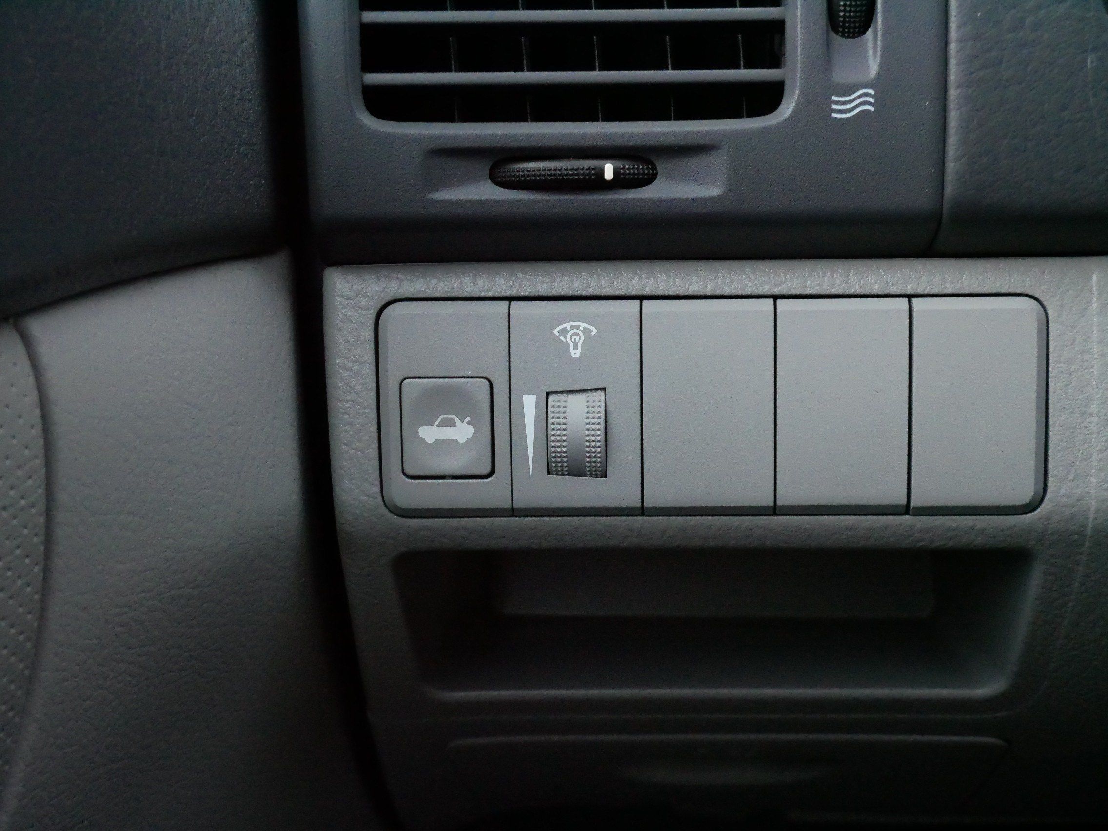 Used 2009 Kia Spectra LX FWD image 26