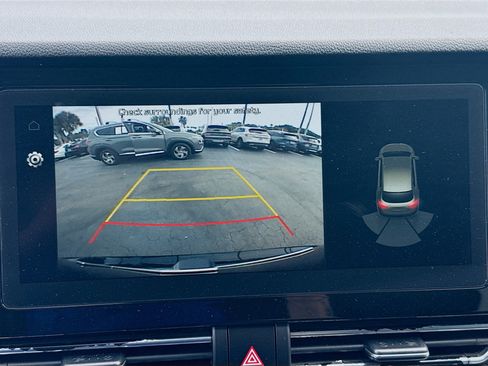 Used 2022 Kia Niro EX Premium w/ Cold Weather Package image 12