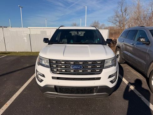 Used 2016 Ford Explorer XLT w/ Equipment Group 202A image 2