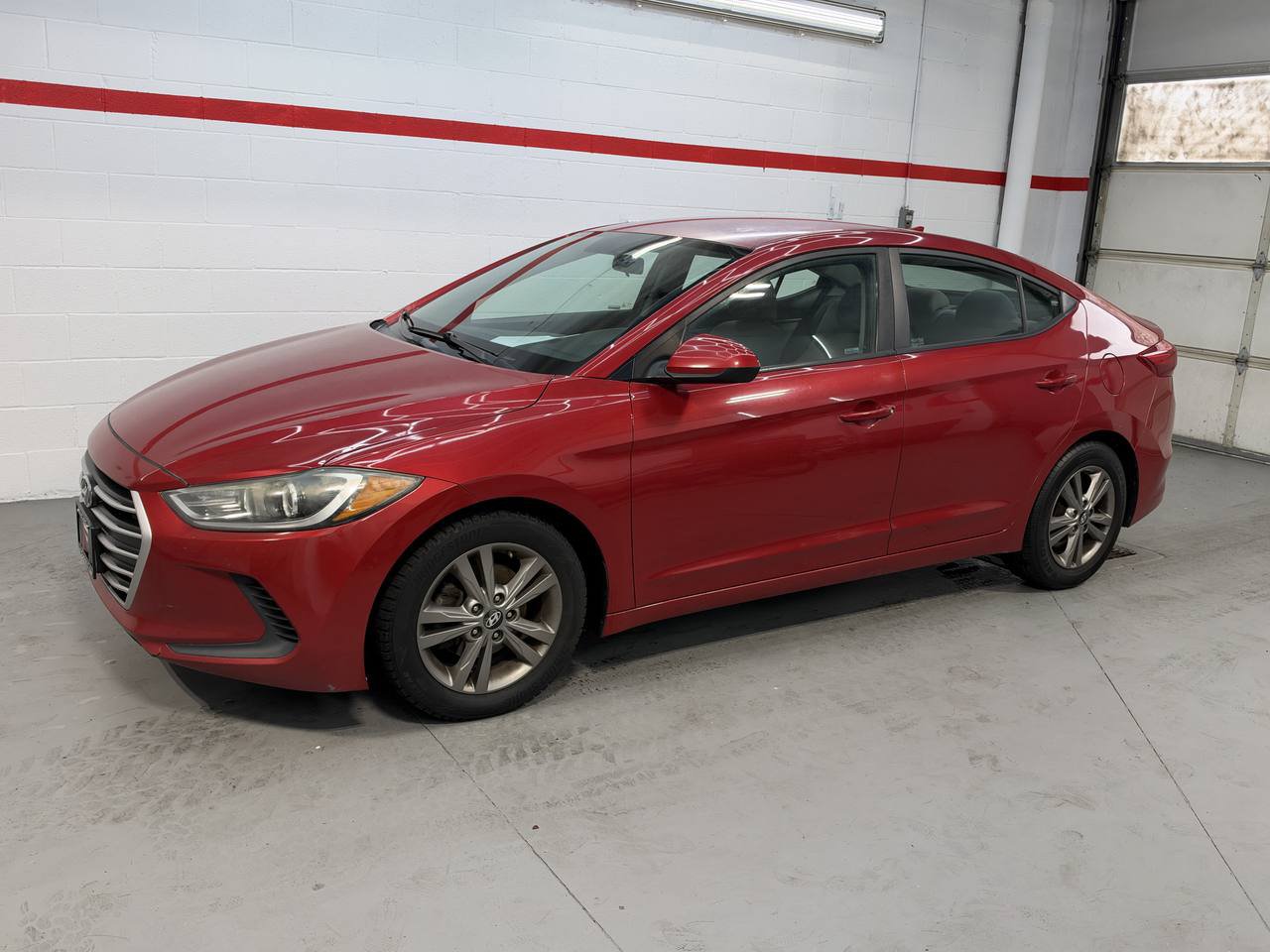 Used 2017 Hyundai Elantra SE FWD image 2