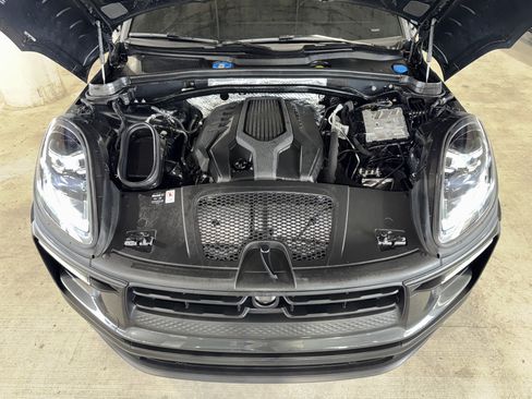 Used 2025 Porsche Macan AWD/4WD image 36