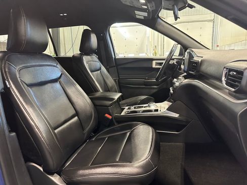 Used 2020 Ford Explorer XLT w/ Equipment Group 202A image 32