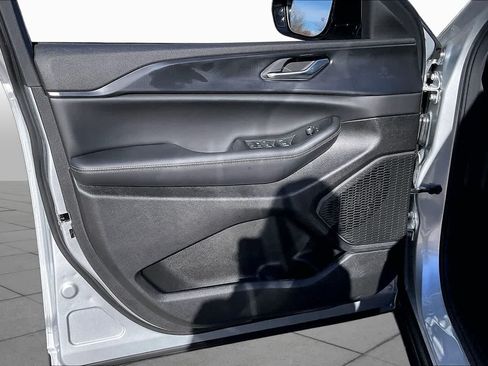 New 2025 Jeep Grand Cherokee Altitude AWD/4WD image 10