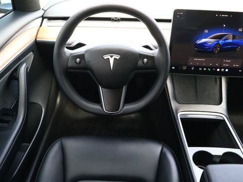 Used 2023 Tesla Model 3 Standard Range RWD image 9