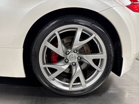 Used 2015 Nissan 370Z Coupe RWD image 12