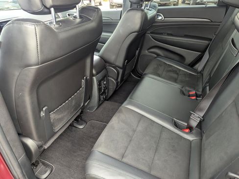 Used 2020 Jeep Grand Cherokee Altitude image 24