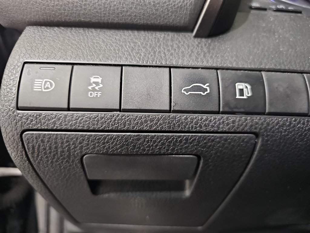 Used 2018 Toyota Camry SE w/ Convenience Package FWD image 27