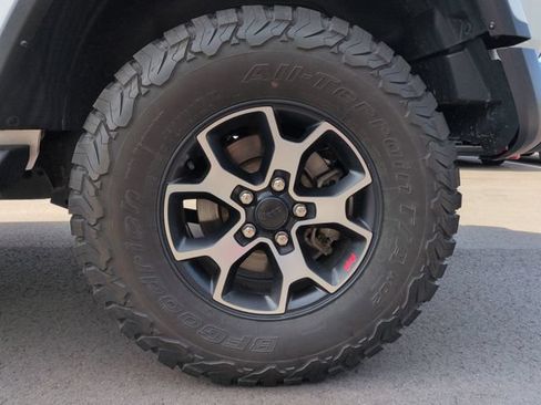 Used 2022 Jeep Wrangler Unlimited Rubicon w/ Dual Top Group AWD/4WD image 10