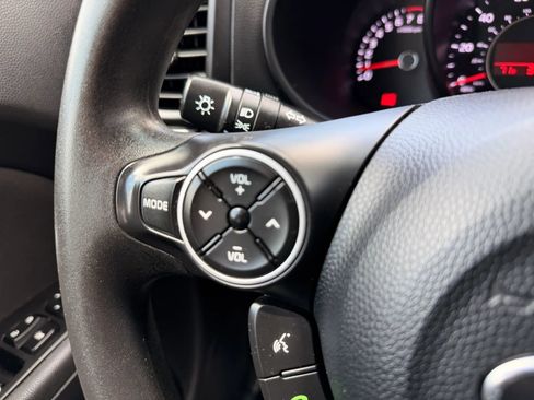 Used 2018 Kia Soul FWD image 35