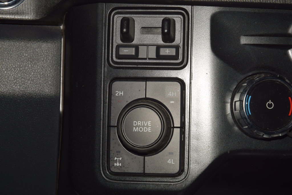 Used 2024 Ford F350 Platinum w/ FX4 Off-Road Package AWD/4WD image 34