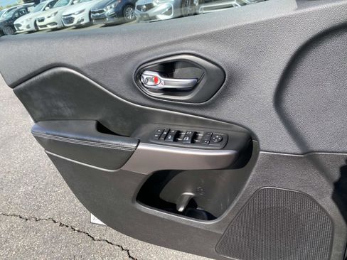Used 2019 Jeep Cherokee Latitude Plus AWD/4WD image 15