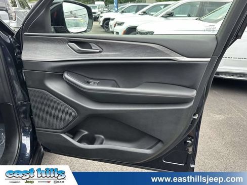 Used 2023 Jeep Grand Cherokee Limited AWD/4WD image 22