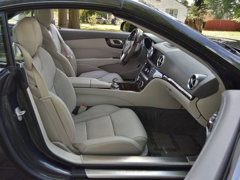 Used 2013 Mercedes-Benz SL 550 image 24