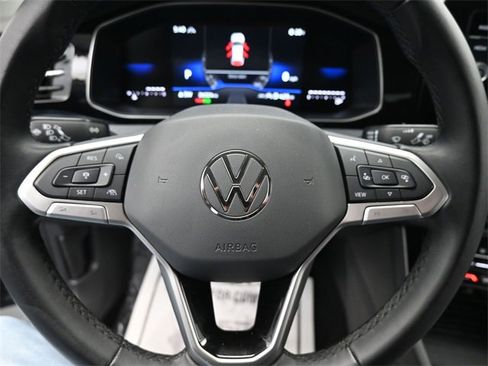 Used 2025 Volkswagen Jetta SE image 16