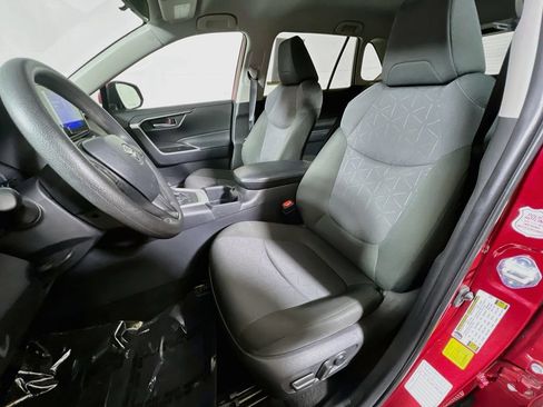 Certified 2025 Toyota RAV4 XLE AWD/4WD image 18