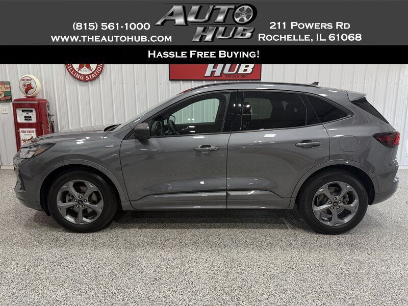 Used 2023 Ford Escape ST-Line w/ Tech Pack #1 FWD image 1