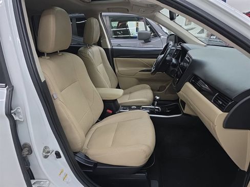 Used 2018 Mitsubishi Outlander SEL image 9