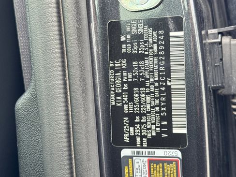 Used 2024 Kia Sorento S image 21